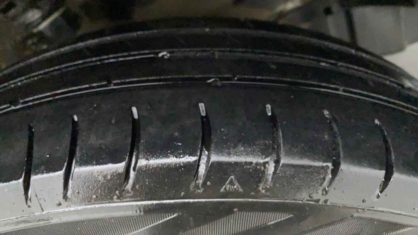 2018 Maruti Wagon R 1.0 LXI CNG, CNG, Manual, 74,452 km, Left Front Tyre Tread