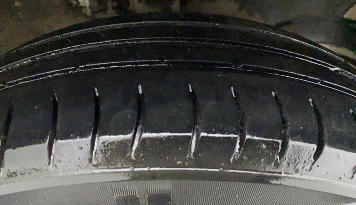 2018 Maruti Wagon R 1.0 LXI CNG, CNG, Manual, 74,452 km, Right Front Tyre Tread