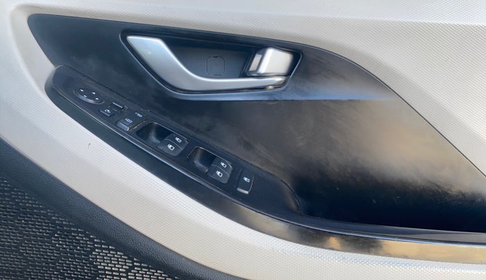 2020 Hyundai Creta SX 1.5 PETROL, Petrol, Manual, 92,501 km, Driver Side Door Panels Control