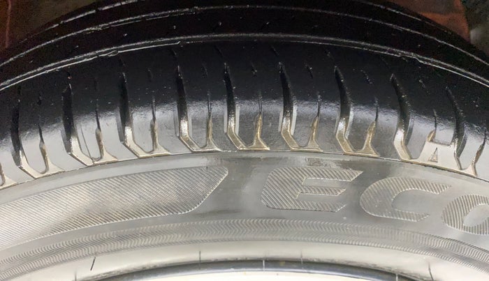 2020 Maruti Swift VXI, Petrol, Manual, 31,699 km, Right Front Tyre Tread