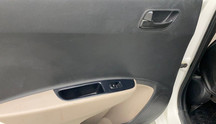 2017 Hyundai Grand i10 MAGNA 1.2 KAPPA VTVT, CNG, Manual, 42,006 km, Left rear window switch / handle - Switch/handle not functional