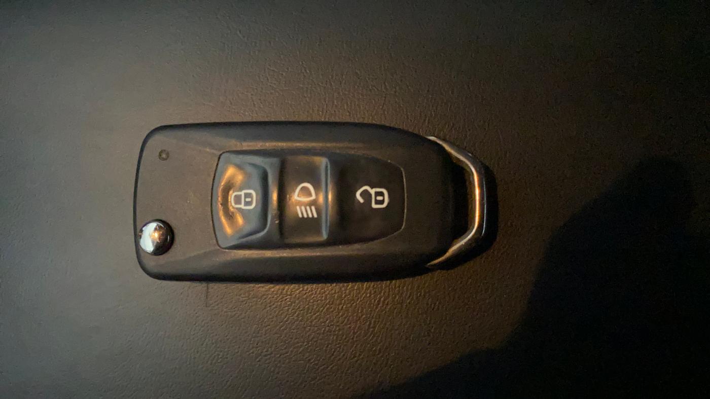 2021 Tata ALTROZ XM PLUS PETROL, Petrol, Manual, 35,132 km, Key Close Up