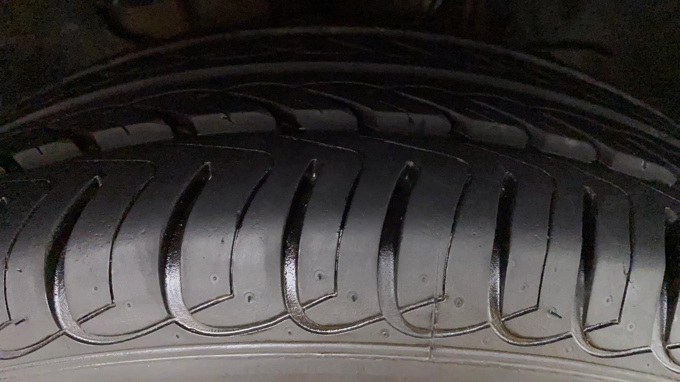 2017 Tata Tiago XZA 1.2 REVOTRON, Petrol, Automatic, 3,812 km, Right Front Tyre Tread