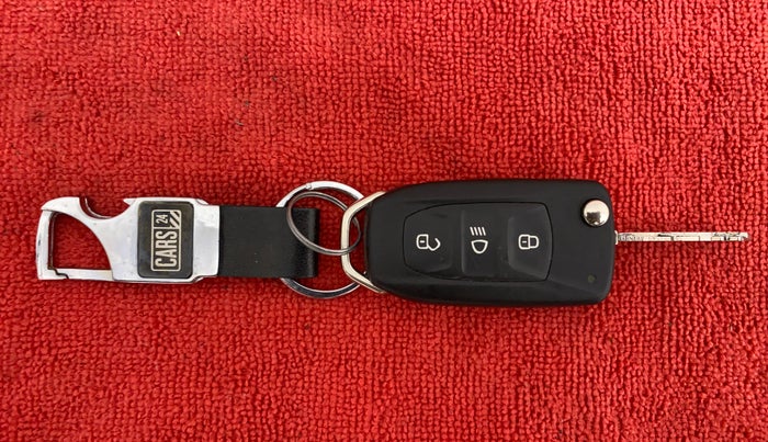 2017 Tata Tiago XZA 1.2 REVOTRON, Petrol, Automatic, 3,812 km, Key Close Up