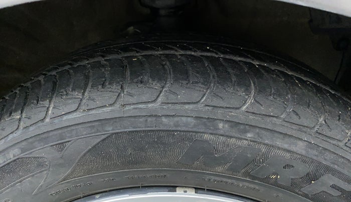 2015 Maruti Celerio VXI AGS, Petrol, Automatic, 51,320 km, Right Front Tyre Tread