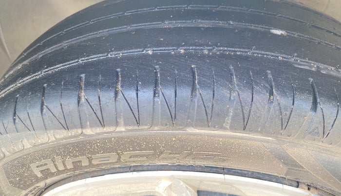 2017 Maruti IGNIS DELTA 1.2, Petrol, Manual, 63,862 km, Left Front Tyre Tread