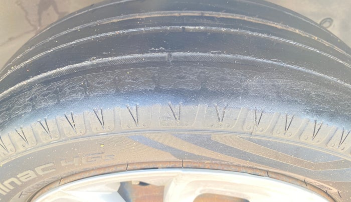 2017 Maruti IGNIS DELTA 1.2, Petrol, Manual, 63,862 km, Right Front Tyre Tread