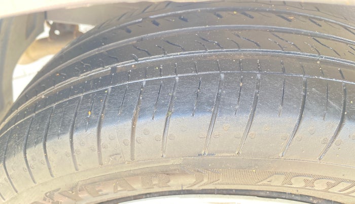2017 Maruti IGNIS DELTA 1.2, Petrol, Manual, 63,862 km, Right Rear Tyre Tread