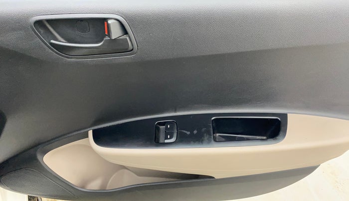 2014 Hyundai Xcent BASE 1.2, Petrol, Manual, 64,171 km, Driver Side Door Panels Control