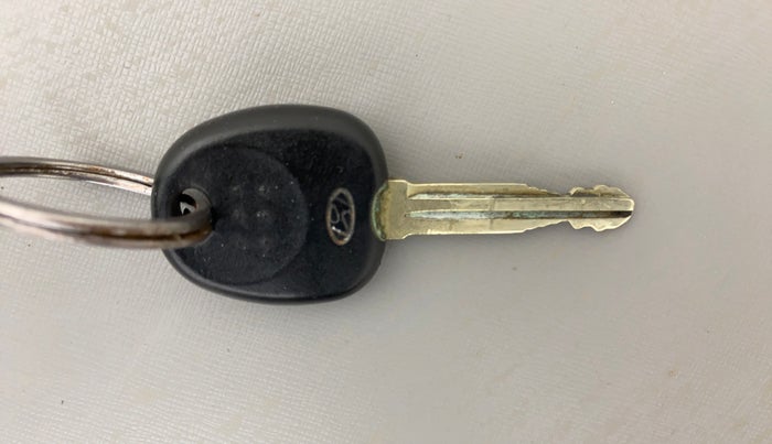 2014 Hyundai Xcent BASE 1.2, Petrol, Manual, 64,171 km, Key Close Up