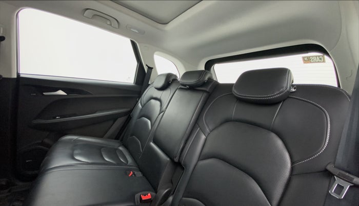 2021 MG HECTOR SHARP 1.5 PETROL CVT, Petrol, Automatic, 7,887 km, Right Side Rear Door Cabin