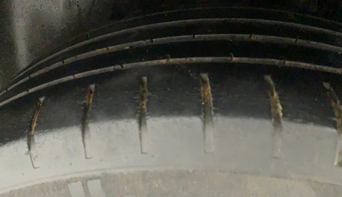 2015 Maruti Ciaz ZXI+, Petrol, Manual, 93,082 km, Left Rear Tyre Tread