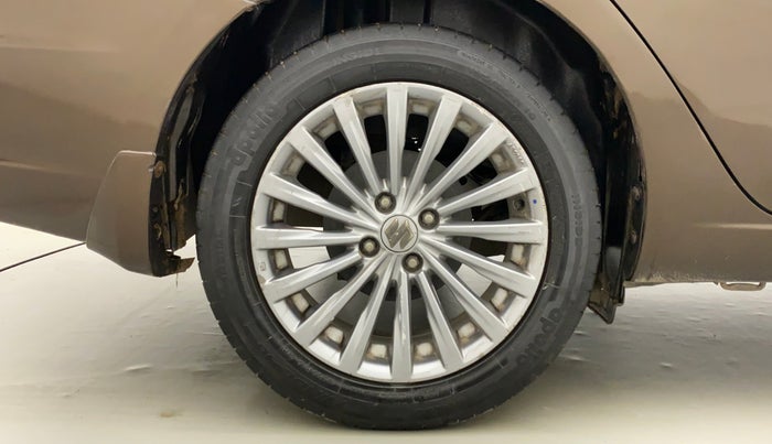 2015 Maruti Ciaz ZXI+, Petrol, Manual, 93,082 km, Right Rear Wheel