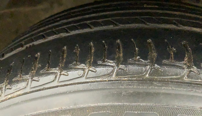 2015 Maruti Ciaz ZXI+, Petrol, Manual, 93,082 km, Right Front Tyre Tread