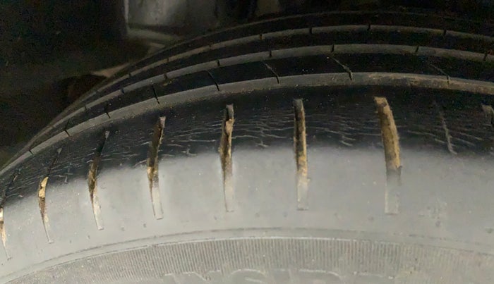 2015 Maruti Ciaz ZXI+, Petrol, Manual, 93,082 km, Right Rear Tyre Tread