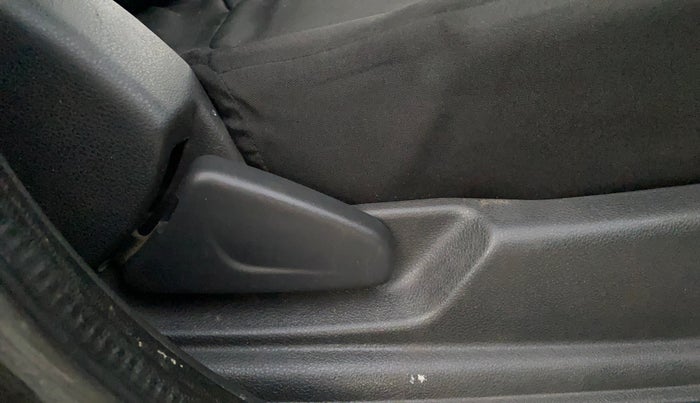 2016 Renault Kwid RXT 0.8, Petrol, Manual, 75,593 km, Driver Side Adjustment Panel