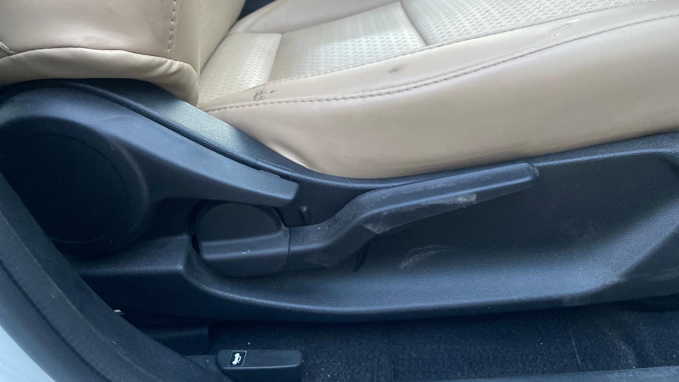 2022 Honda City 1.5L I-VTEC V MT 5TH GEN, Petrol, Manual, 38,730 km, Driver Side Adjustment Panel