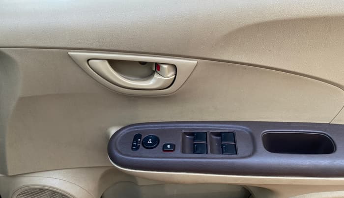 2013 Honda Amaze 1.5L I-DTEC S, Diesel, Manual, 34,879 km, Driver Side Door Panels Control