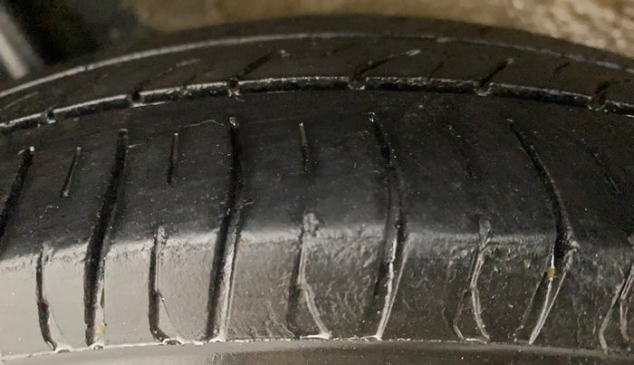 2014 Maruti Wagon R 1.0 LXI CNG, CNG, Manual, 1,11,079 km, Right Rear Tyre Tread