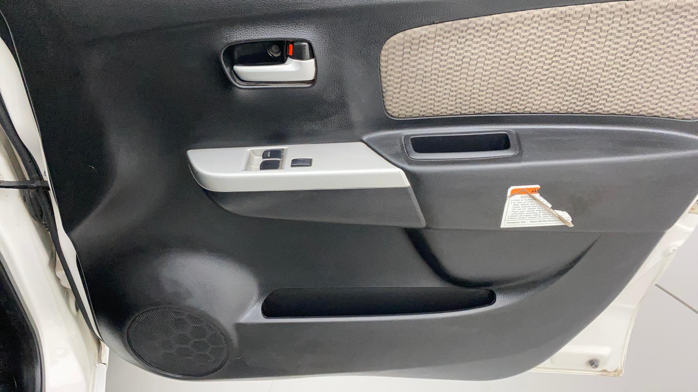 2014 Maruti Wagon R 1.0 LXI CNG, CNG, Manual, 1,11,079 km, Driver Side Door Panels Control