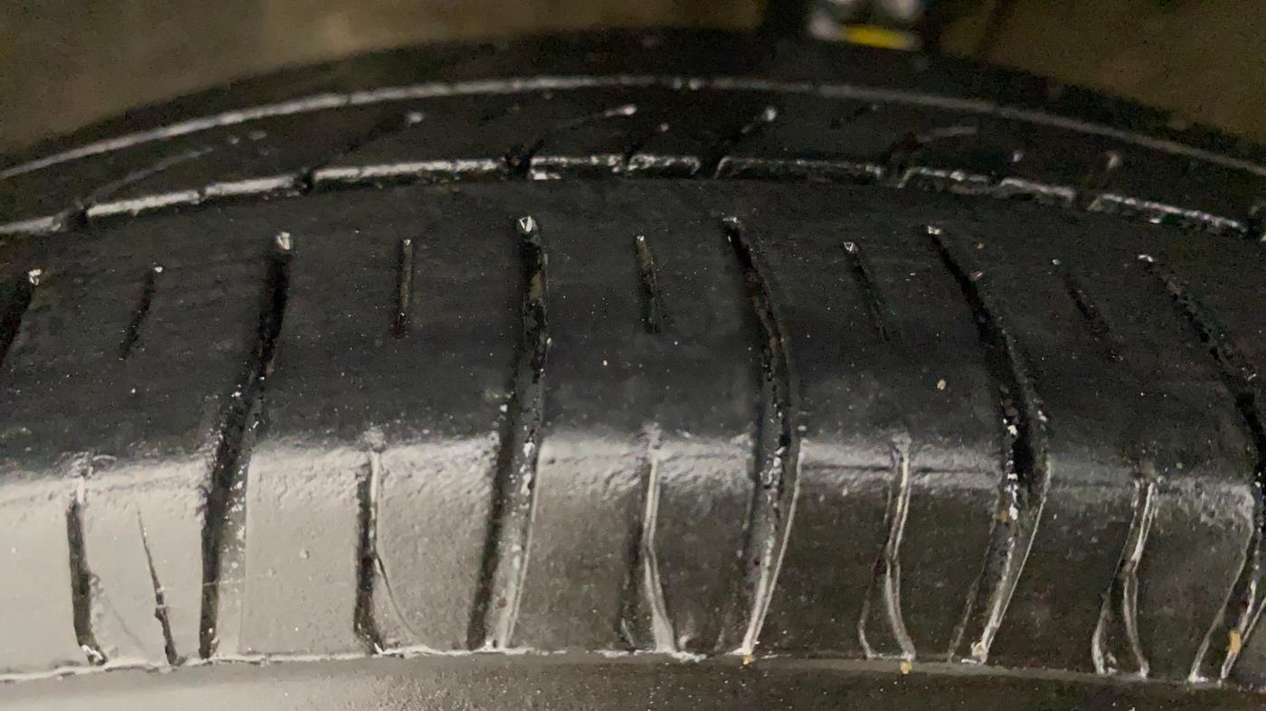 2014 Maruti Wagon R 1.0 LXI CNG, CNG, Manual, 1,11,079 km, Left Front Tyre Tread