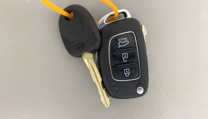 2022 Hyundai NEW I20 SPORTZ 1.2 AT, Petrol, Automatic, 25,306 km, Key Close Up