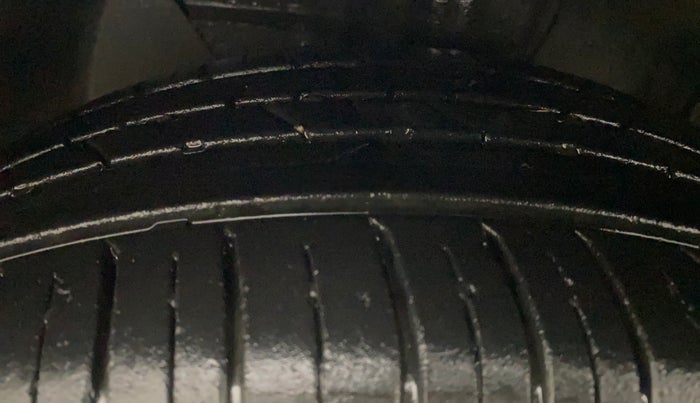 2022 Hyundai NEW I20 SPORTZ 1.2 AT, Petrol, Automatic, 25,306 km, Left Front Tyre Tread