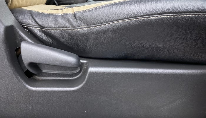 2017 Maruti Wagon R 1.0 LXI, Petrol, Manual, 29,138 km, Driver Side Adjustment Panel