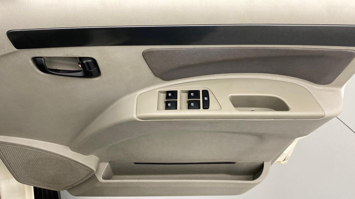 2016 Mahindra Scorpio S6 PLUS, Diesel, Manual, 66,504 km, Driver Side Door Panels Control