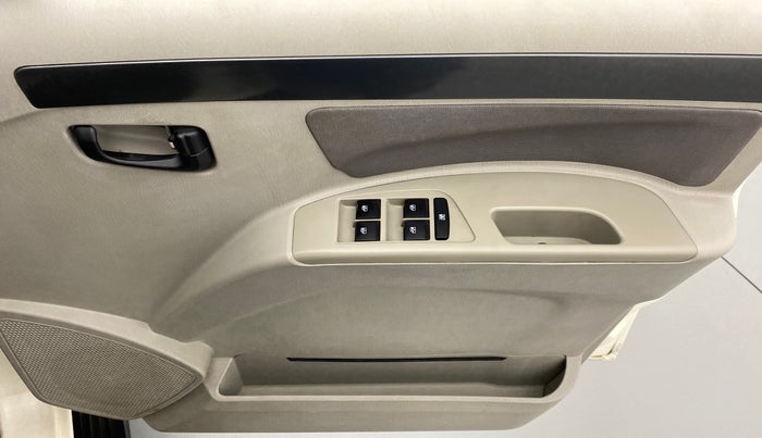 2016 Mahindra Scorpio S6 PLUS, Diesel, Manual, 66,504 km, Driver Side Door Panels Control