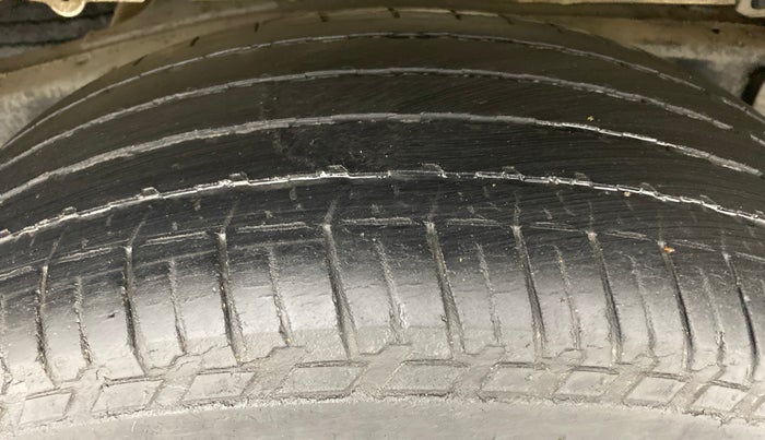 2016 Mahindra Scorpio S6 PLUS, Diesel, Manual, 66,504 km, Right Rear Tyre Tread