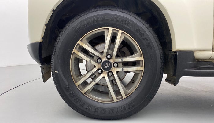 2016 Mahindra Scorpio S6 PLUS, Diesel, Manual, 66,504 km, Left Front Wheel
