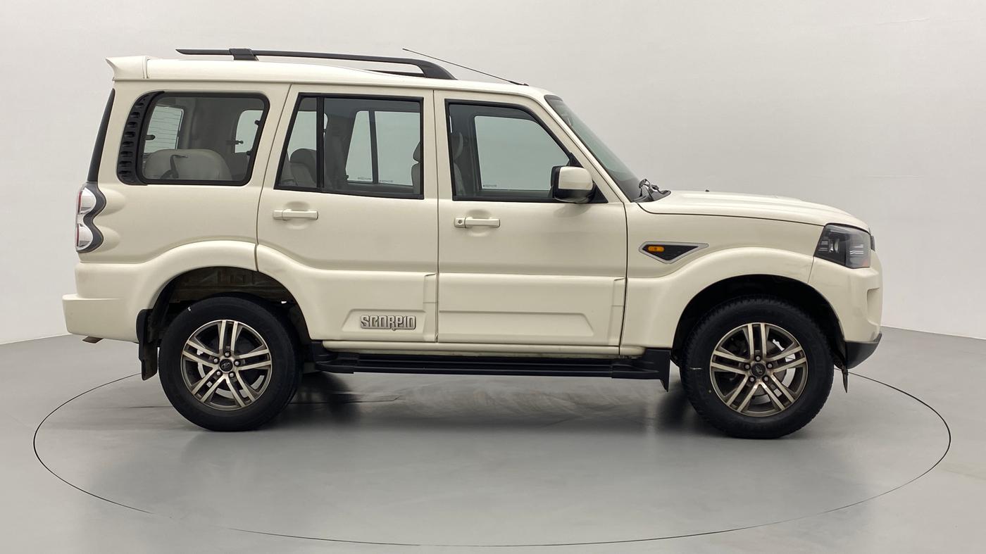 2016 Mahindra Scorpio S6 PLUS, Diesel, Manual, 66,504 km, Right Side View