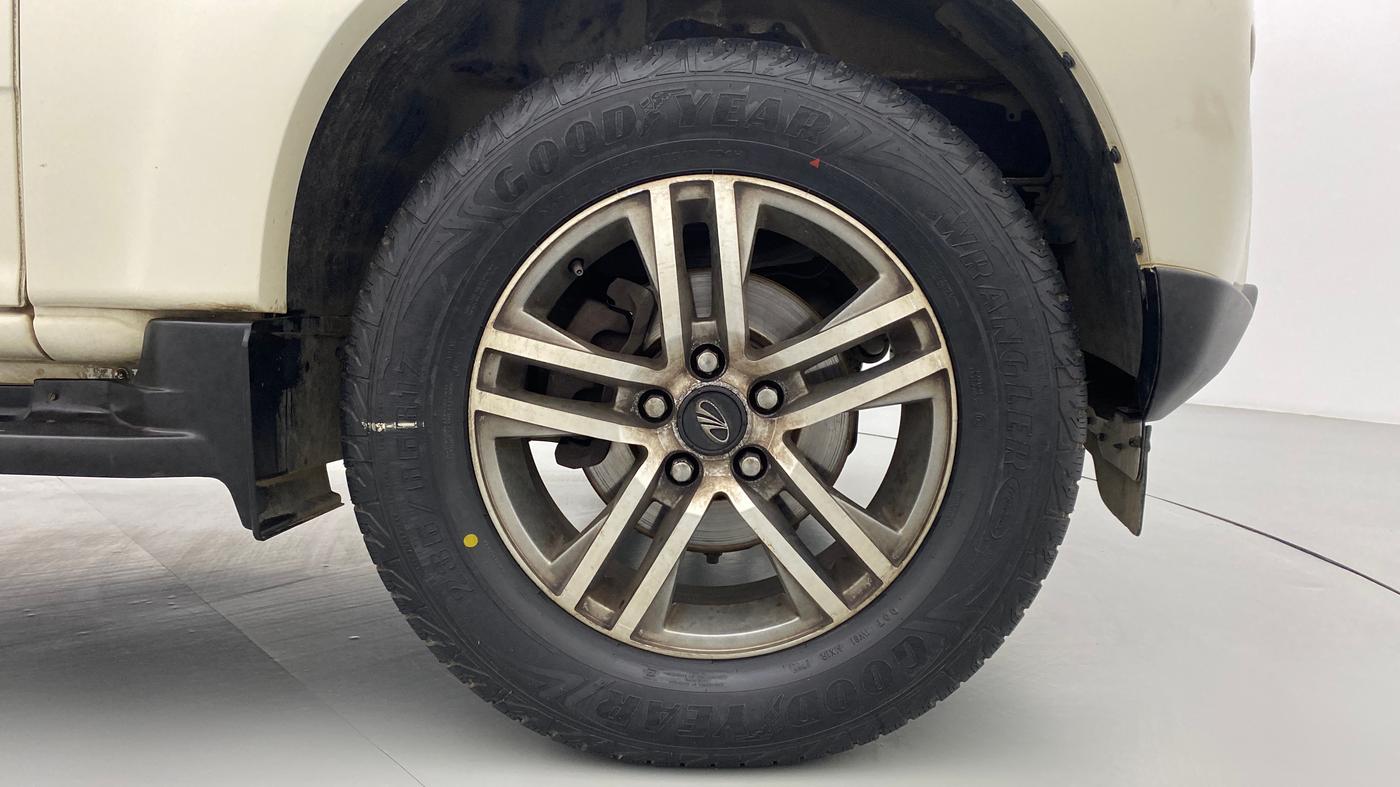 2016 Mahindra Scorpio S6 PLUS, Diesel, Manual, 66,504 km, Right Front Wheel