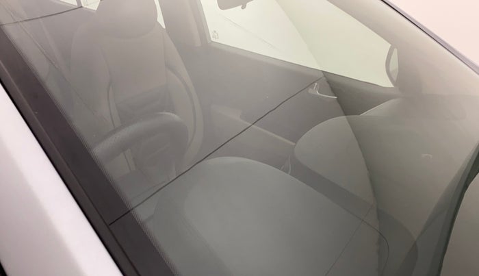 2019 Hyundai Xcent SX 1.2, Petrol, Manual, 26,842 km, Front windshield - Minor spot on windshield