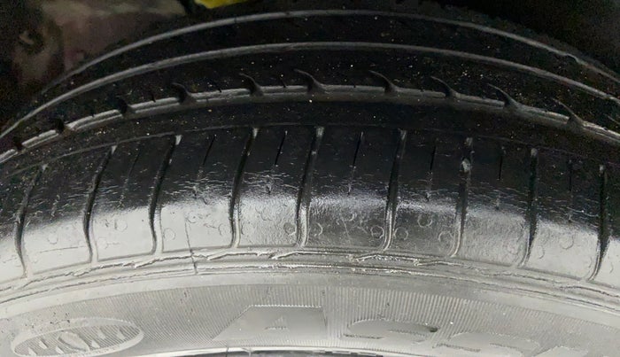 2014 Maruti Ertiga VDI ABS, Diesel, Manual, 64,616 km, Right Rear Tyre Tread