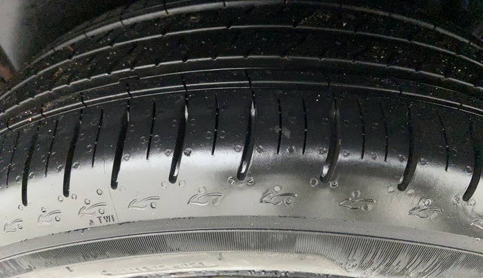 2014 Maruti Ertiga VDI ABS, Diesel, Manual, 64,616 km, Left Rear Tyre Tread