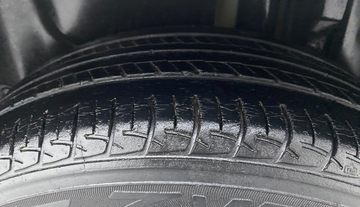 2016 Maruti Swift Dzire ZXI, Petrol, Manual, 69,802 km, Left Rear Tyre Tread