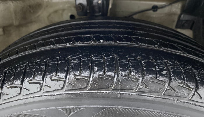 2016 Maruti Swift Dzire ZXI, Petrol, Manual, 69,802 km, Right Front Tyre Tread