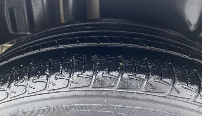 2016 Maruti Swift Dzire ZXI, Petrol, Manual, 69,802 km, Right Rear Tyre Tread
