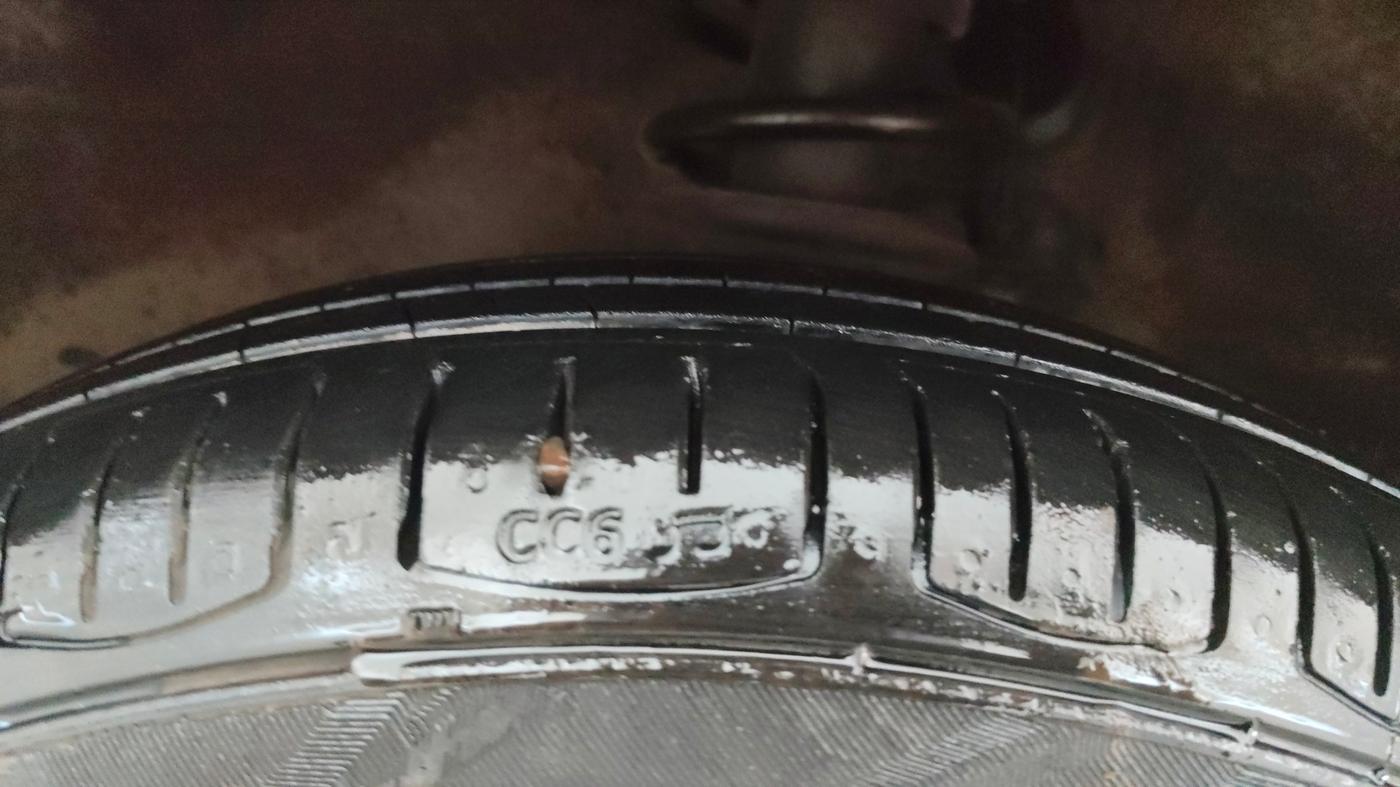 2013 Maruti Alto K10 VXI, Petrol, Manual, 63,725 km, Left Front Tyre Tread