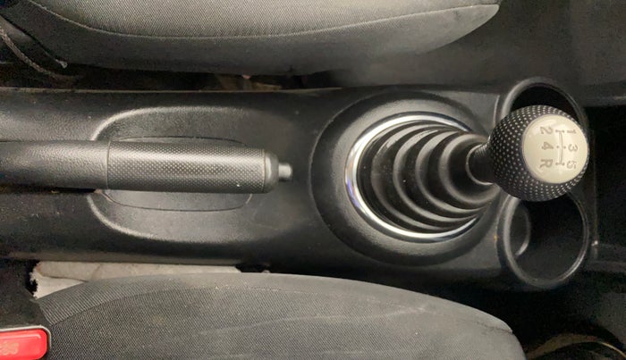 2017 Honda Brio VX MT, Petrol, Manual, 1,33,627 km, Gear Lever