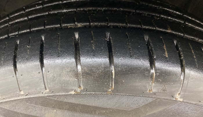 2018 Maruti Swift ZXI PLUS AMT, Petrol, Automatic, 95,392 km, Left Front Tyre Tread