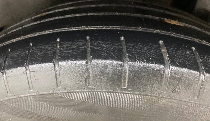 2018 Maruti Swift ZXI PLUS AMT, Petrol, Automatic, 95,392 km, Left Rear Tyre Tread