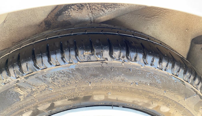 2013 Hyundai i10 MAGNA 1.1, CNG, Manual, 74,640 km, Left Rear Tyre Tread