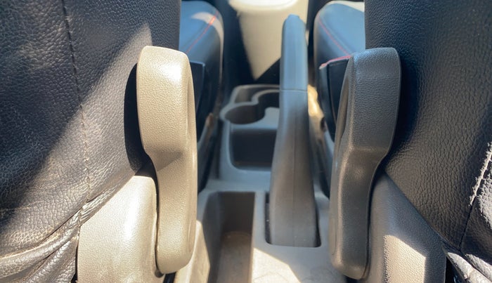 2013 Hyundai i10 MAGNA 1.1, CNG, Manual, 74,640 km, Driver Side Adjustment Panel