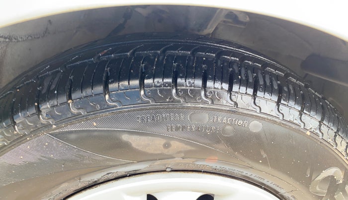 2013 Hyundai i10 MAGNA 1.1, CNG, Manual, 74,640 km, Right Front Tyre Tread