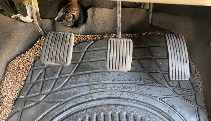 2013 Hyundai i10 MAGNA 1.1, CNG, Manual, 74,640 km, Pedals