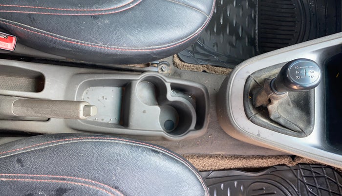 2013 Hyundai i10 MAGNA 1.1, CNG, Manual, 74,640 km, Gear Lever