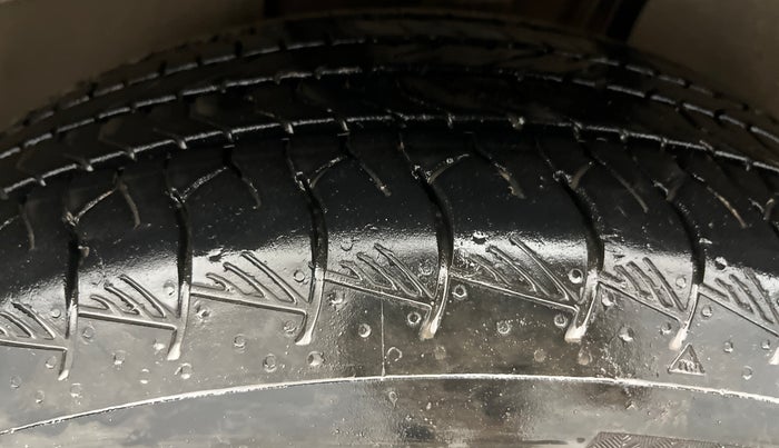 2024 Volkswagen TAIGUN COMFORTLINE 1.0 TSI MT, Petrol, Manual, 15,899 km, Left Front Tyre Tread